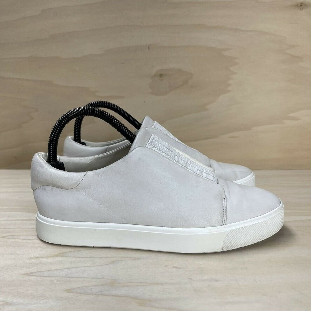 Vince Womens Round Toe Low Top Comfort Cream White Slip On Shoes Size 7